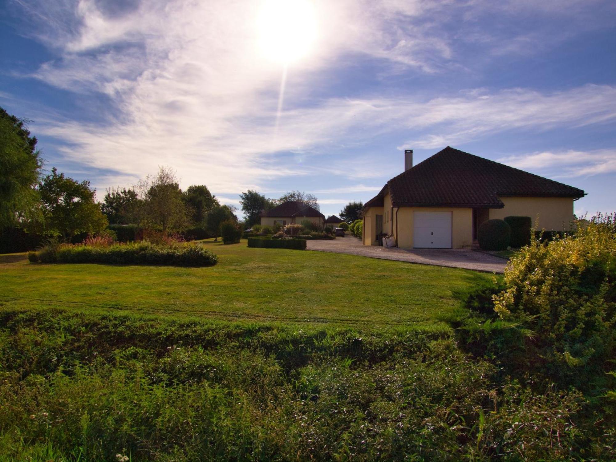 Modern Holiday Home In Aquitaine Saint-Nexans Luaran gambar