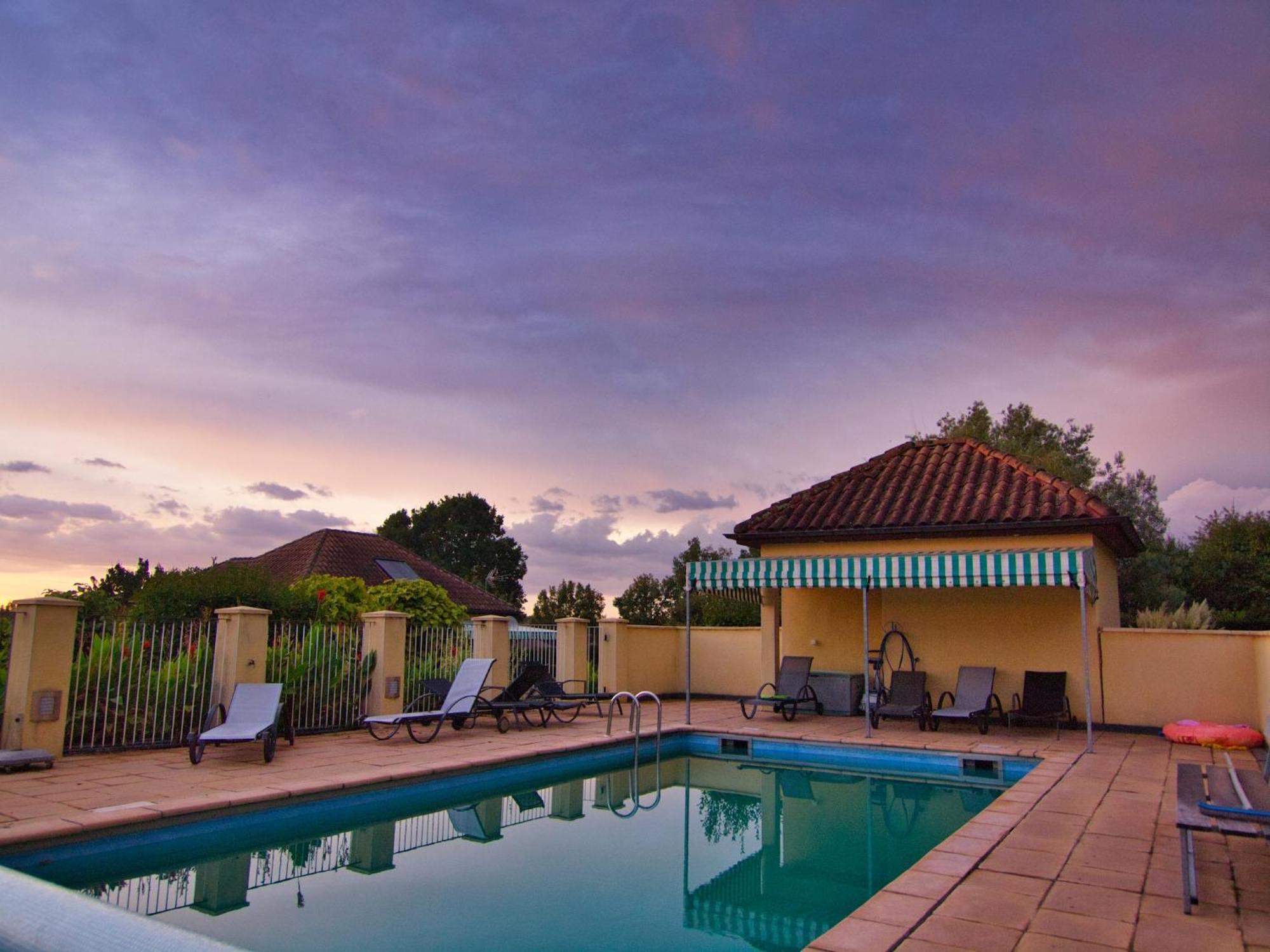 Modern Holiday Home In Aquitaine Saint-Nexans Luaran gambar