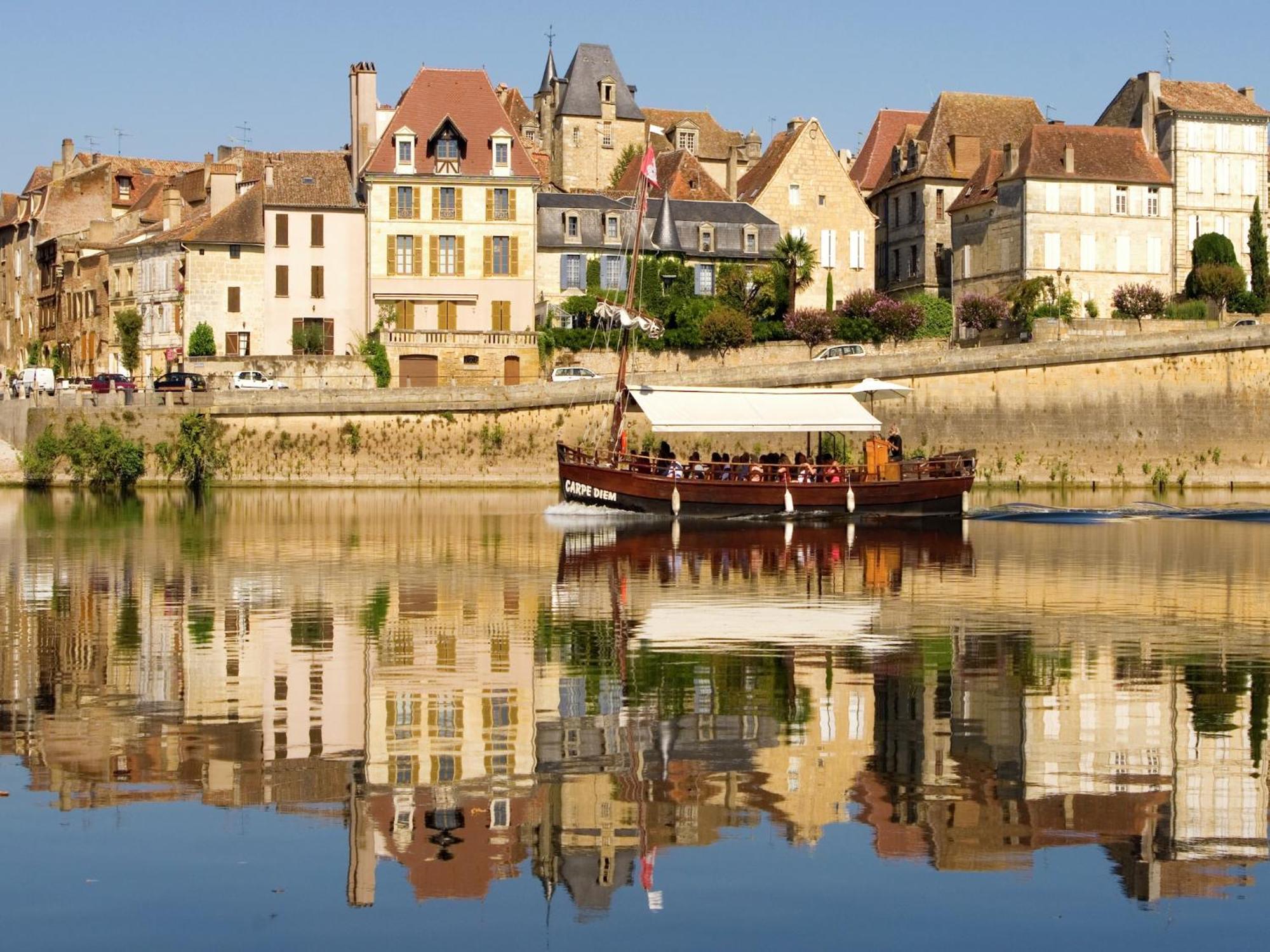 Modern Holiday Home In Aquitaine Saint-Nexans Luaran gambar