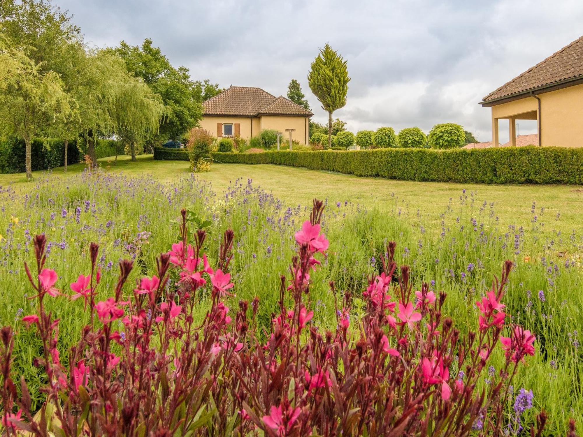 Modern Holiday Home In Aquitaine Saint-Nexans Luaran gambar